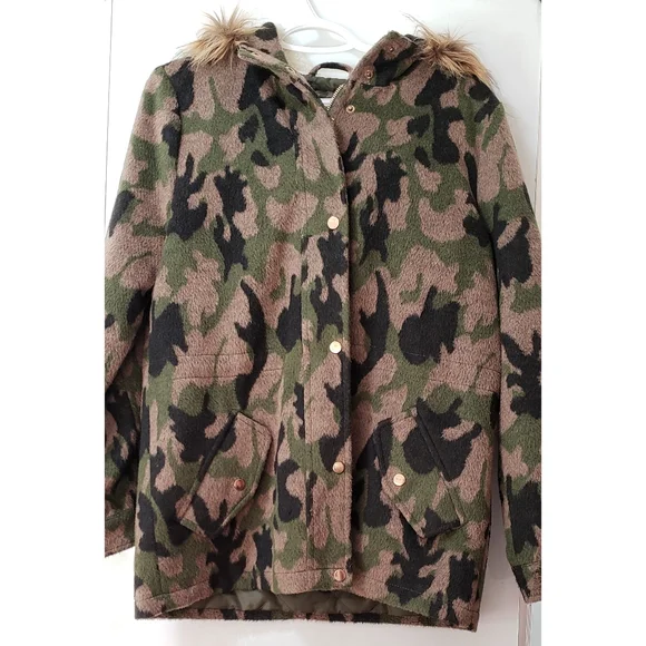 Forever 21 Faux Shearling Camo Jacket Forever 21 Jackets Coats